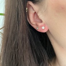Vlevo 3 mm a vpravo 4 mm