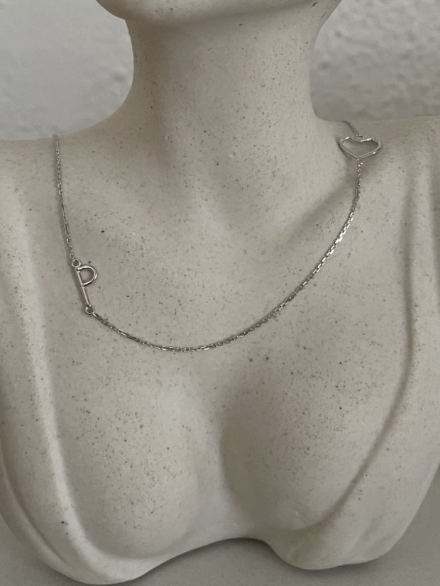 Řetízek se dvěma písmenky - Barva zlata: Bílé (Au585/1000), Výběr písmenek: Písmenka uvést do poznámky, Délka řetízku vč. zapínání a písmenek: 47 cm