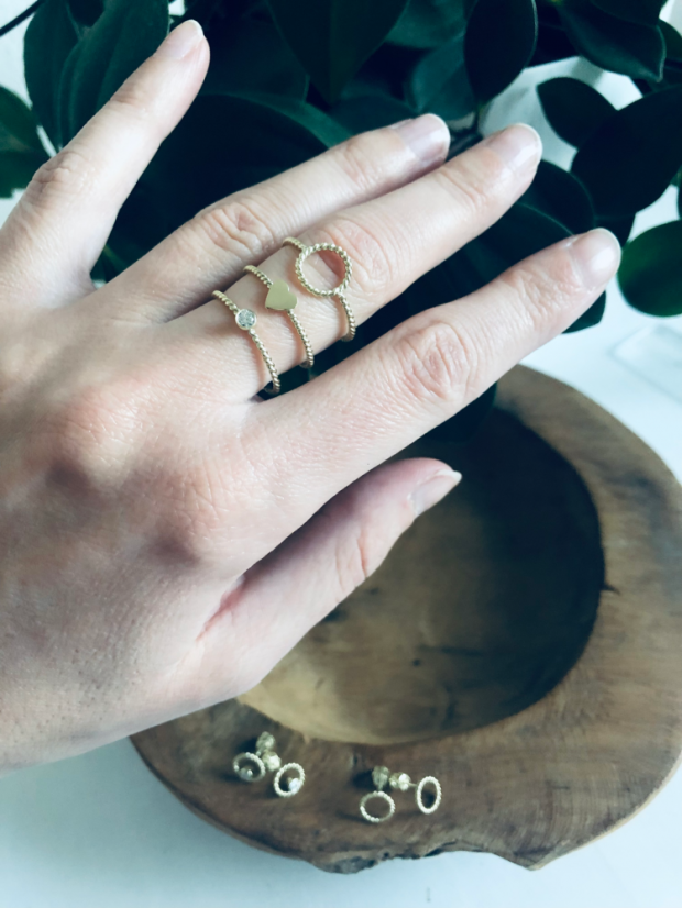 Kroucený prstýnek s láskou navíc - Barva zlata: Bílé (Au585/1000), Velikost prstýnku: 54, Zirkon/Srdíčko: Se srdíčkem