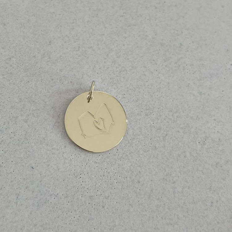 Medailonek 14 mm s gravírováním - Barva zlata: Žluté (Au585/1000), Gravírování: Prosím uvést do poznámky