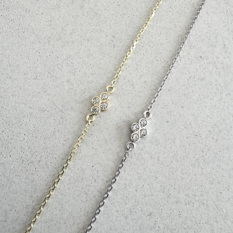 Řetízkový náramek se zirkonovou čtyřkou